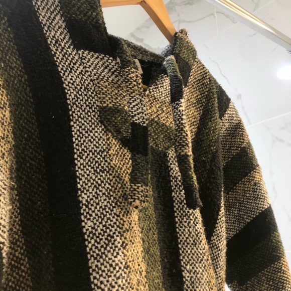 Poncho - Picture 3 of 3